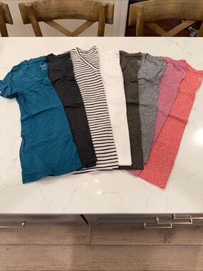 8 Mossimo v neck short sleeve t shirts